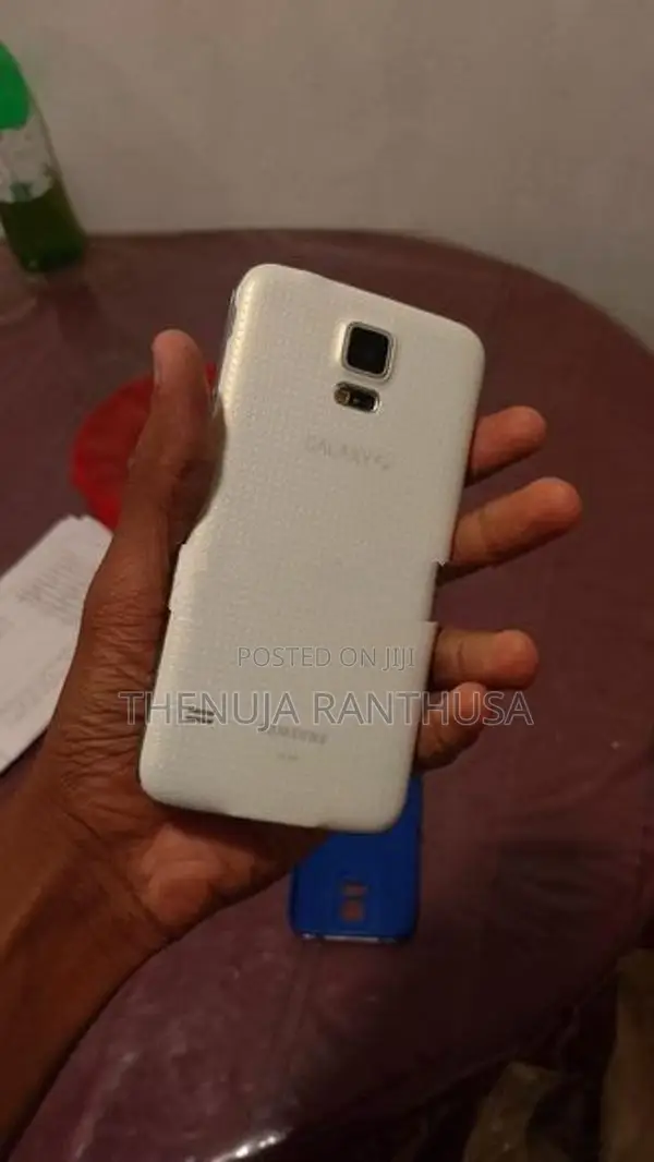 Samsung Galaxy S5 (Used)