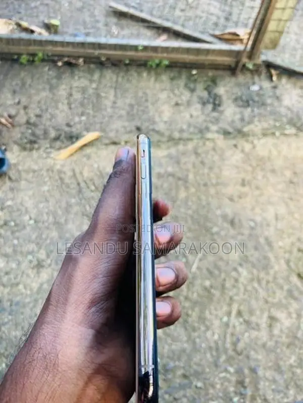 Apple iPhone XS (Used)
