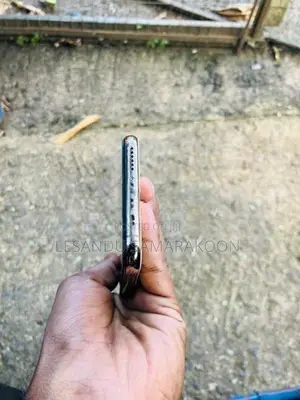 Apple iPhone XS (Used)