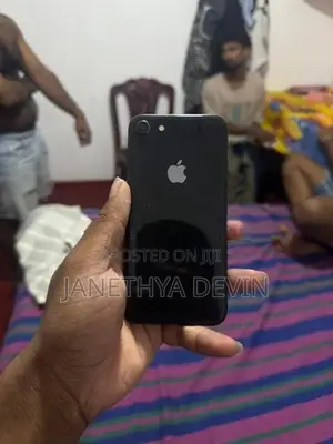 Apple iPhone 8 (Used)