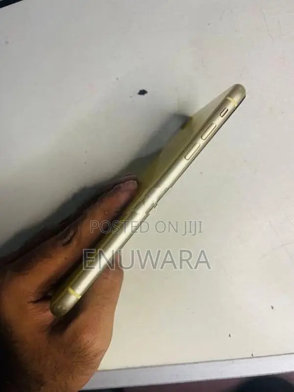 Apple iPhone XR (Used)