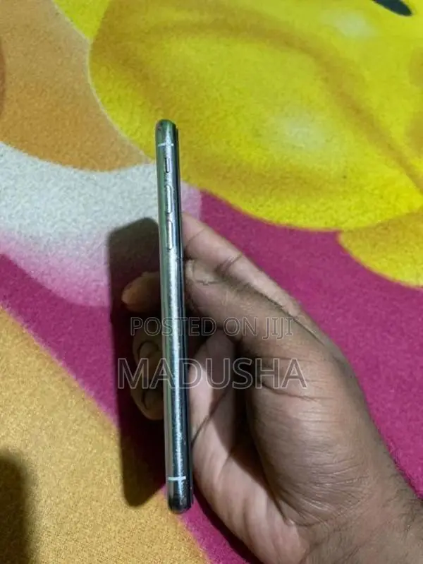 Apple iPhone XS I Phone 64Gb (Used)