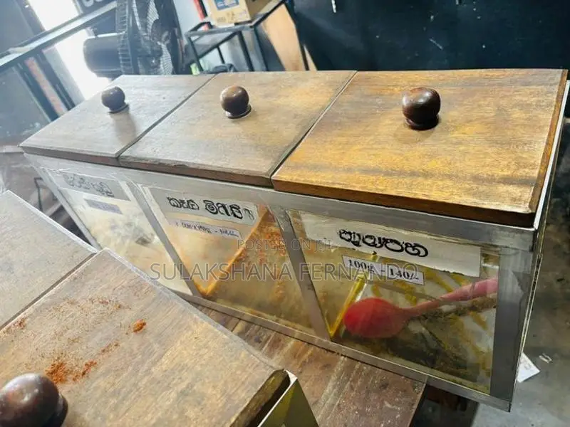 Chili Showcase Glass Boxes