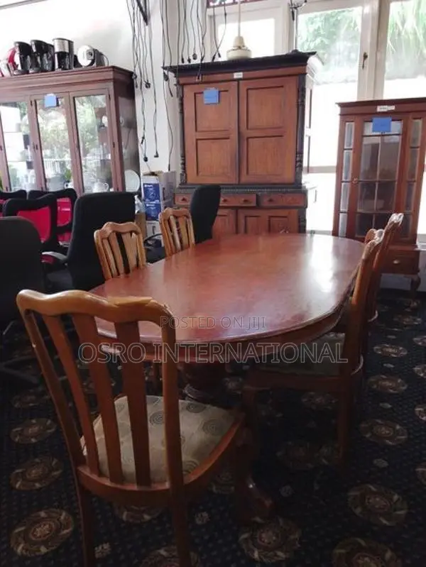 Teak Oval Shape Dining Table with 5 Nos Chairs