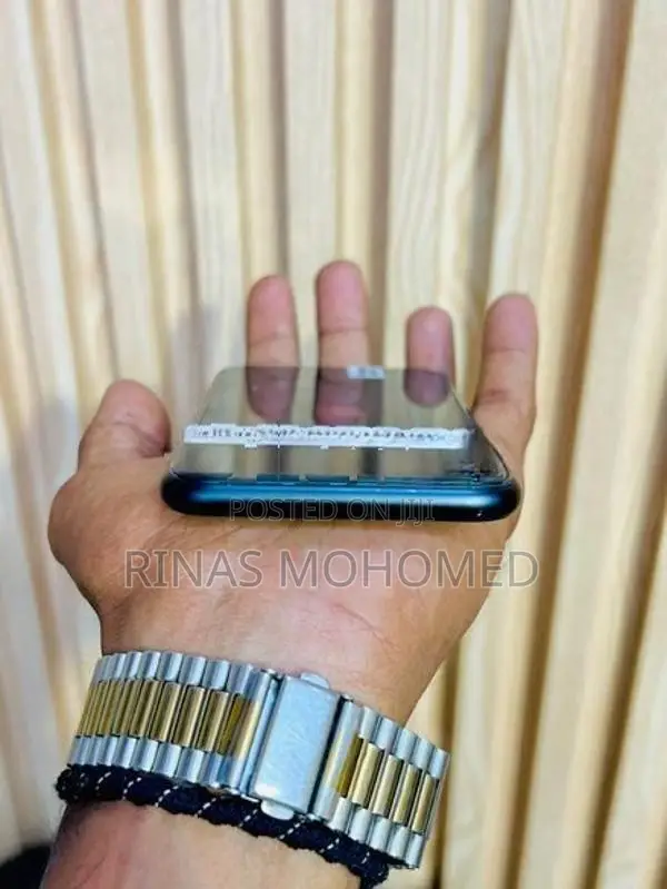Apple iPhone SE 2 (Used)