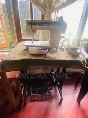Singer Contessa Machine