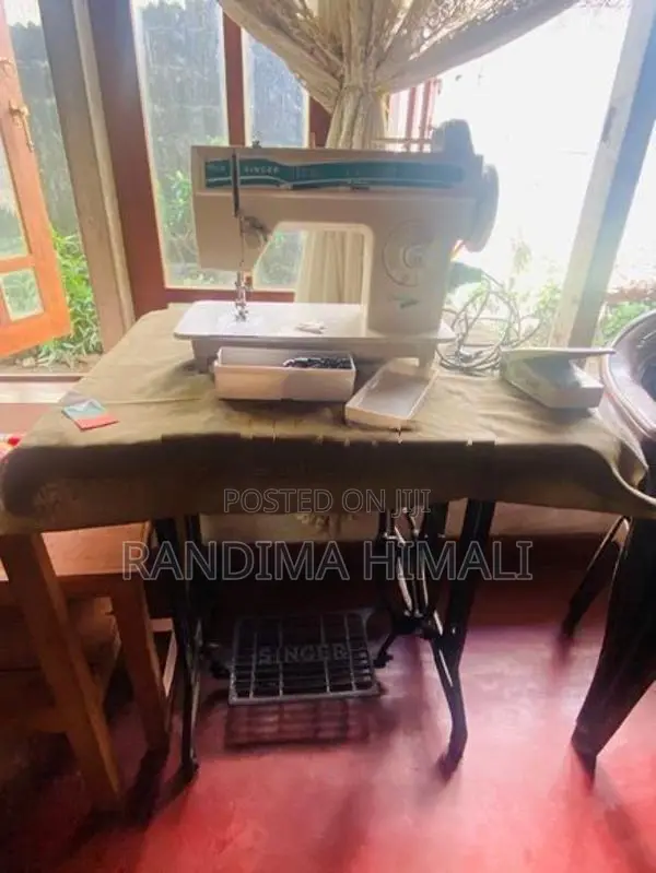 Singer Contessa Machine