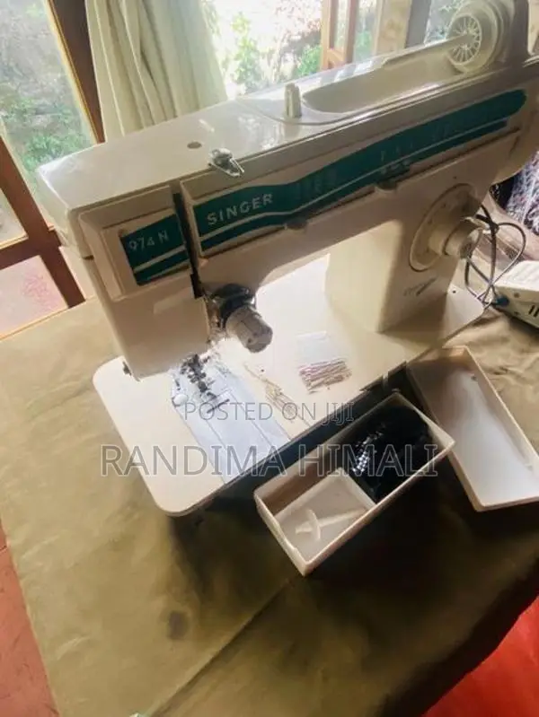 Singer Contessa Machine
