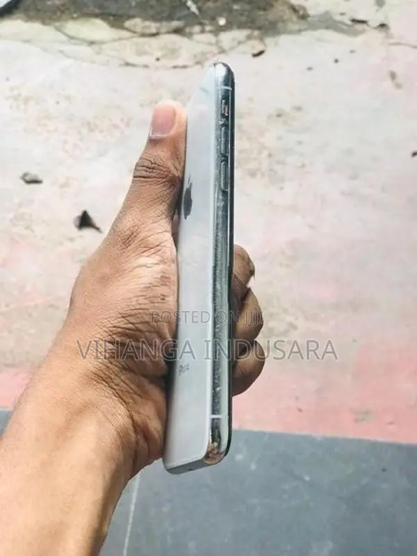 Apple iPhone X (Used)