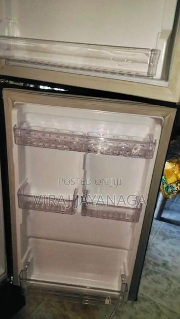 ෆිජ් එකක් විකිනිමට ඇත