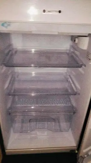 ෆිජ් එකක් විකිනිමට ඇත