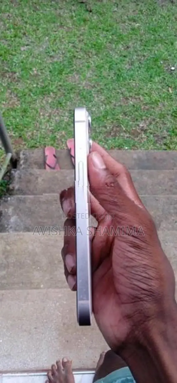 Apple iPhone 13 (Used)