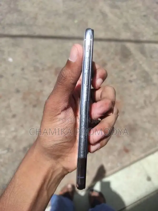 Apple iPhone X (Used)