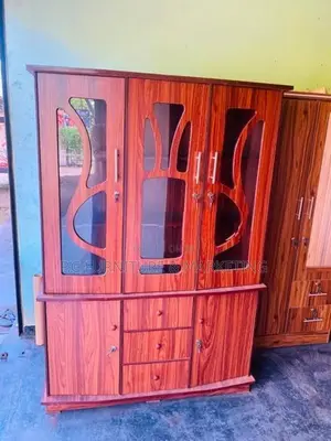 New 3 Door Showcase