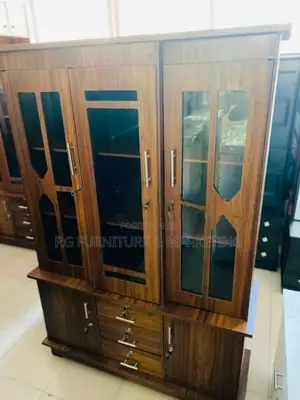 New 3 Door Showcase