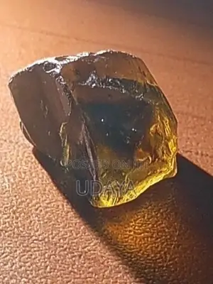 කපා ඔප නොදැමු ස්වභාවික මැණික් ගල්