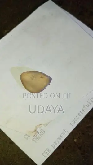 කපා ඔප නොදැමු ස්වභාවික මැණික් ගල්