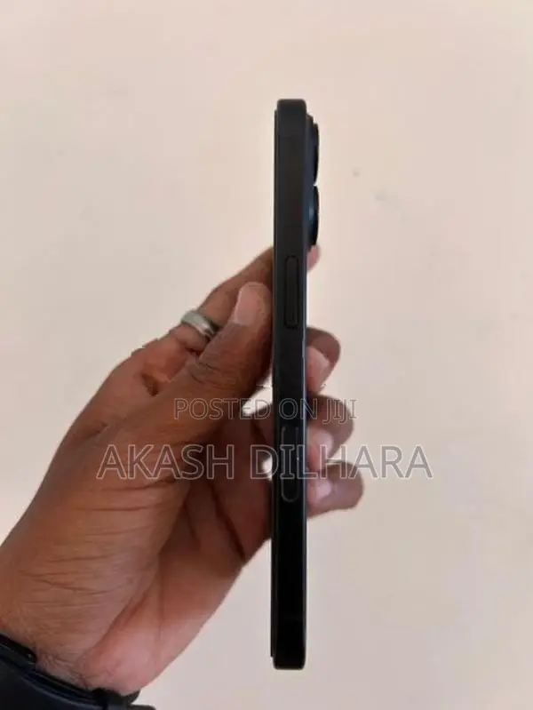 Apple iPhone 16 256GB (Used)