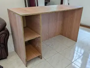 Table 4 Feet with Chair