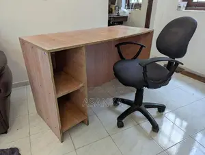 Table 4 Feet with Chair