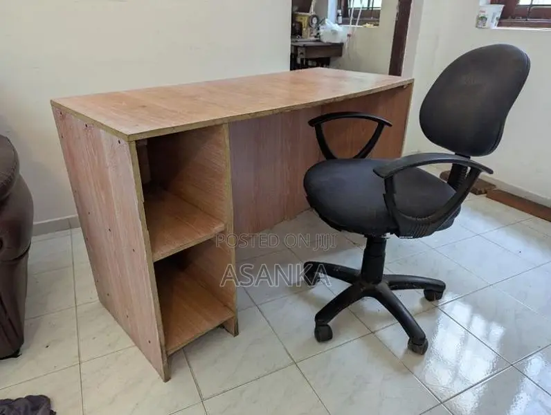Table 4 Feet with Chair