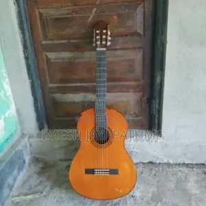 Yamaha C70 Classical Acoustic Guitar with Bag and 3 Strings