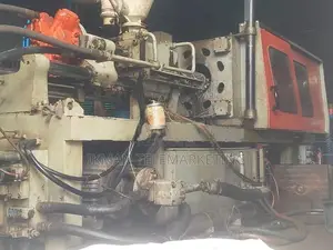 Taiwan Ton 250 Injection Molding Machine