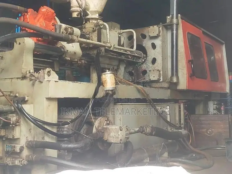 Taiwan Ton 250 Injection Molding Machine