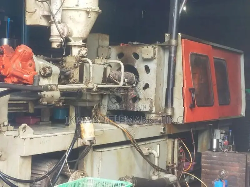 Taiwan Ton 250 Injection Molding Machine