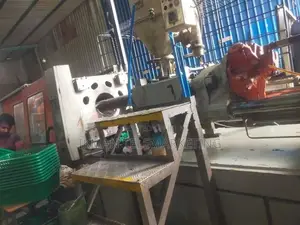 Taiwan Ton 250 Injection Molding Machine