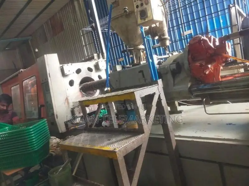 Taiwan Ton 250 Injection Molding Machine