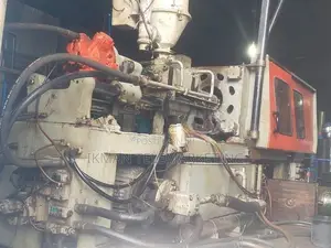 Taiwan Ton 250 Injection Molding Machine