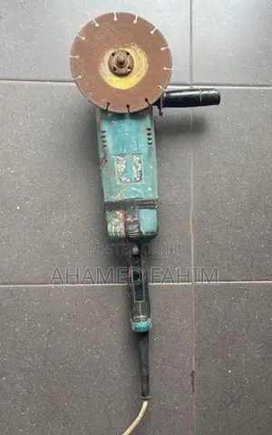 Makita GA9020 Angle Grinder