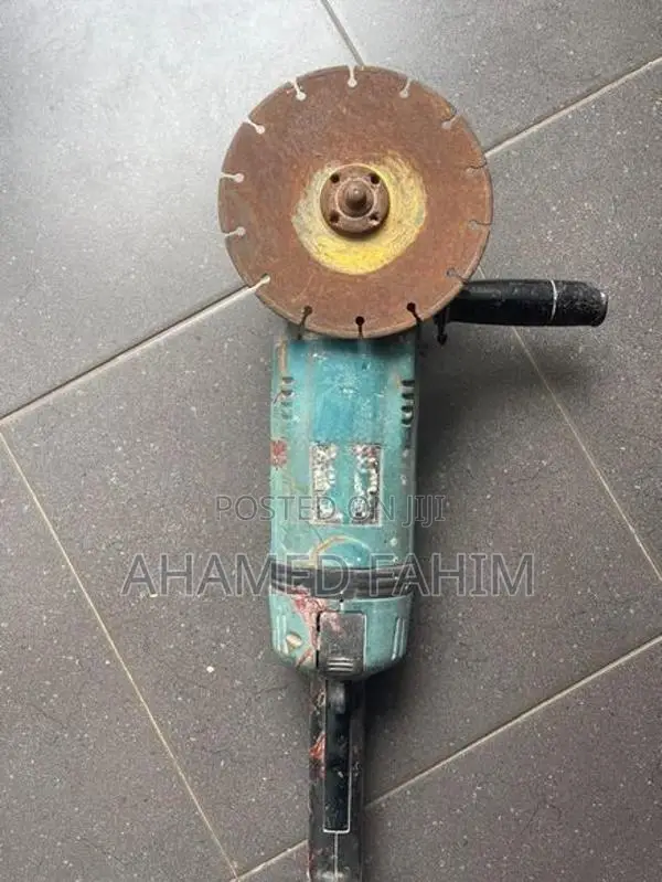Makita GA9020 Angle Grinder