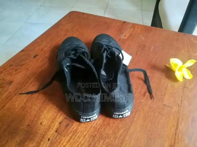 star converse shoe