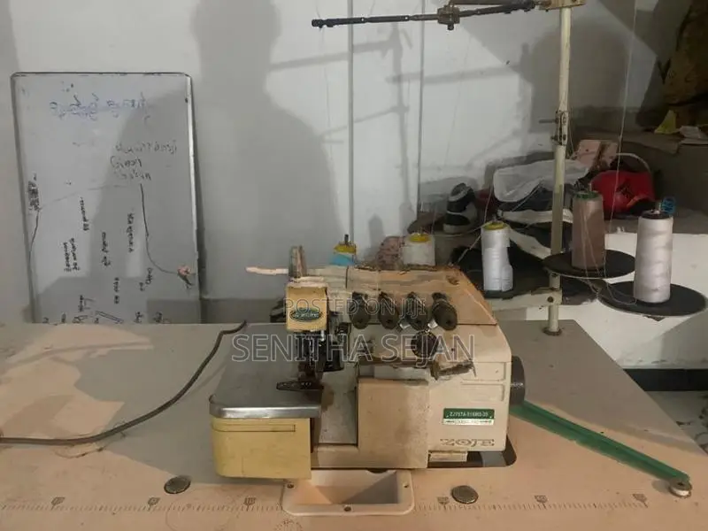 Zoje Sewing Machine with overloack