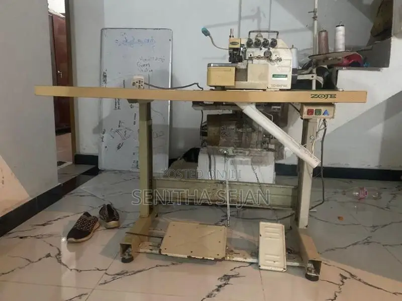 Zoje Sewing Machine with overloack