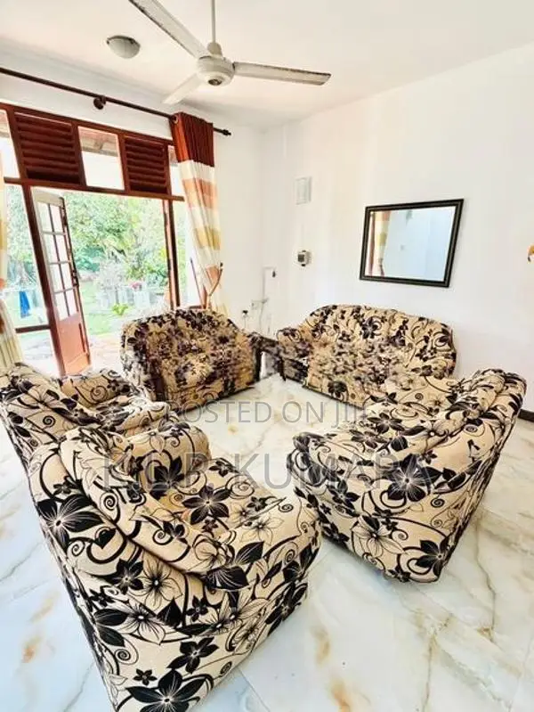 Damro 5 Piece Sofa Set