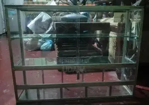 වීදුරු සෝකේස්