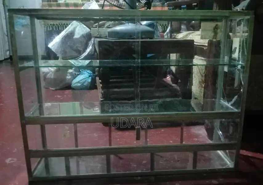 වීදුරු සෝකේස්
