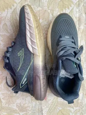 Men's Lightweight Breathable Mesh Sports Running Shoes