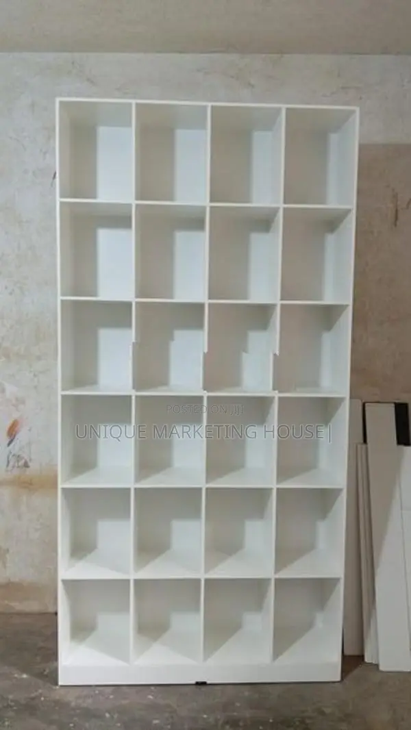 Modern 8x4ft White Display Rack