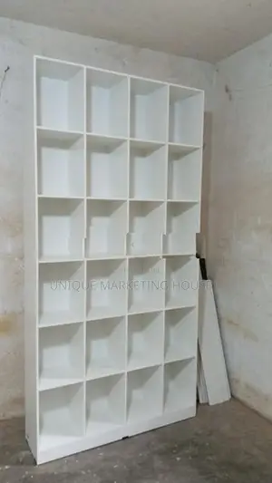 Modern 8x4ft White Display Rack