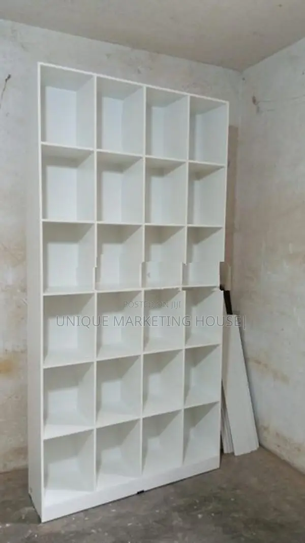 Modern 8x4ft White Display Rack