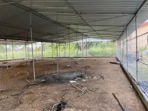යකඩෙන් සාදන ලද කුකුල් කූඩුවක්