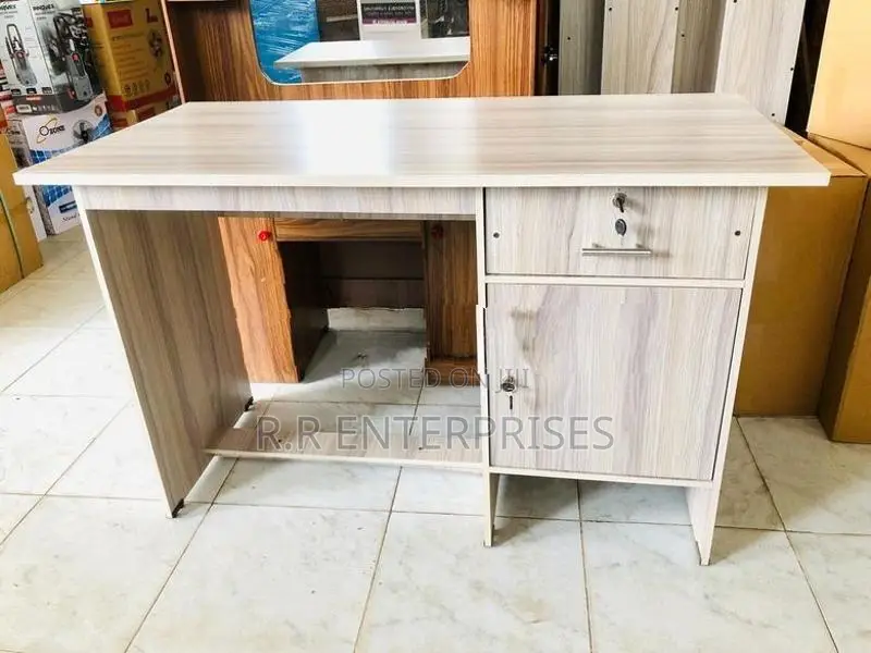 Office Table 4*2 Ft