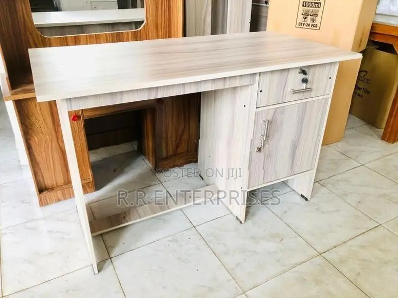 Office Table 4*2 Ft