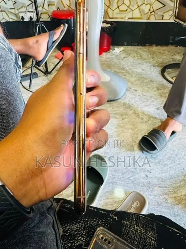 Apple iPhone XS Max (Used)
