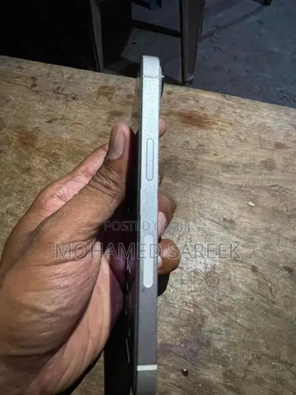 Apple iPhone 13 (Used)