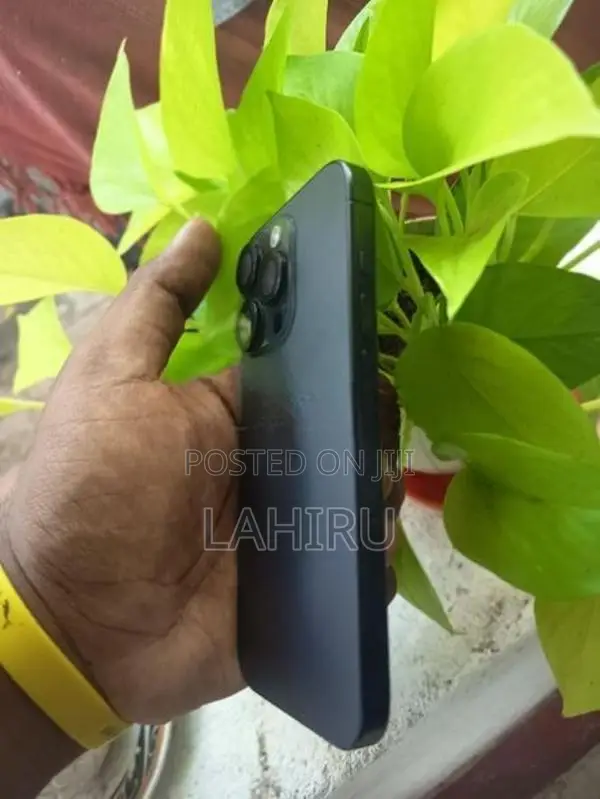 Apple iPhone 15 Pro (Used)